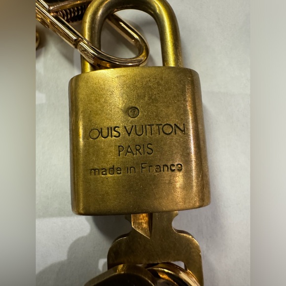 #315 Authentic Louis Vuitton Lock & Keys w/unbranded Chain - Picture 10 of 13